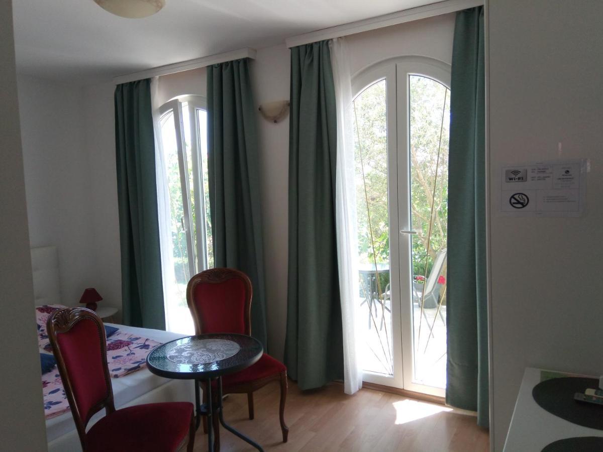 Ana Rooms Крк Екстер'єр фото